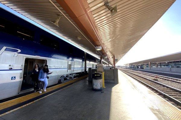 サンディエゴからロサンゼルスまで電車で簡単に行くことができる Amtrak タビログ